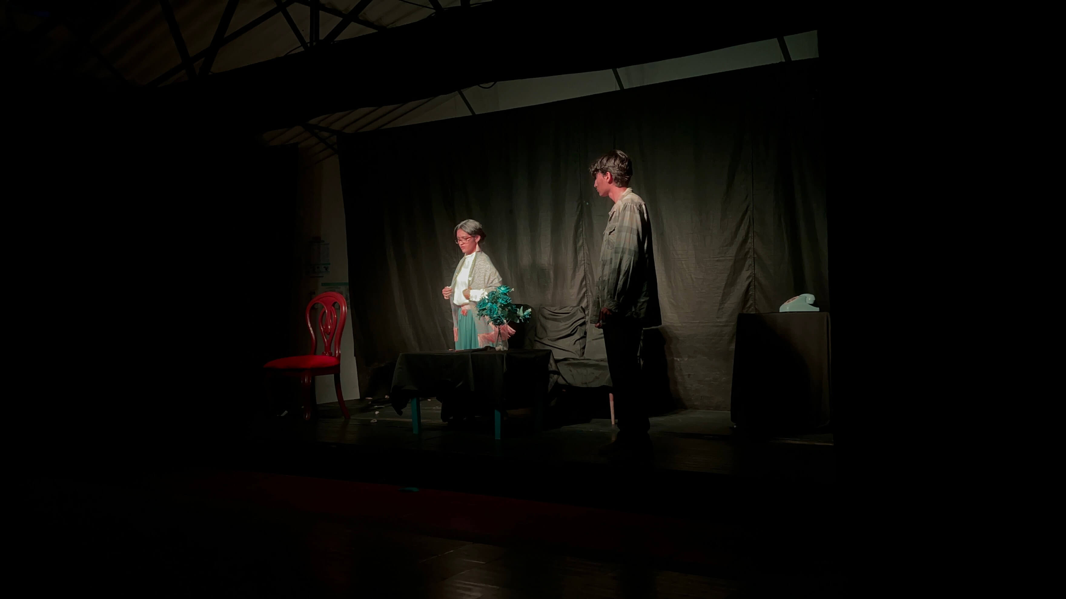 Noche de Teatro Refous